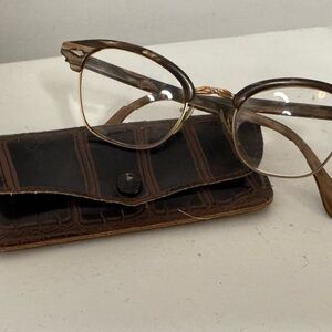 Vintage two tone Eyeglasses with Case retro looking glasses
Eyeglasses frames